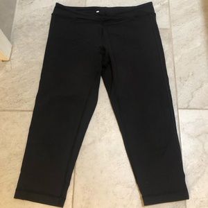 Lululemon black yoga capris